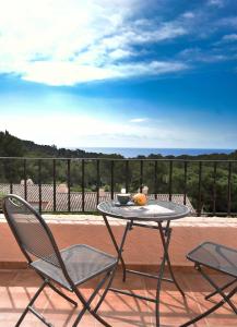 a table and two chairs on a patio with a view at Appartement avec piscine cozy spacieux, climatise, vue mer! Plages et centre 15 mns! in Cavalaire-sur-Mer