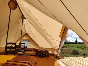 Foto sihtkohas Østermarie asuva majutusasutuse Under Canvas Bornholm galeriist