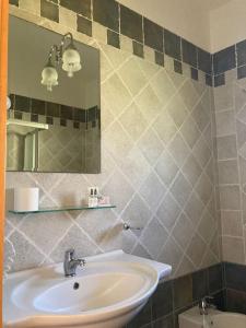 a bathroom with a sink and a mirror at Il Casale in Limite