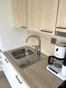 Η κουζίνα ή μικρή κουζίνα στο Grand Beach Apartment
