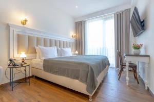 Postel nebo postele na pokoji v ubytování Iris Hotel