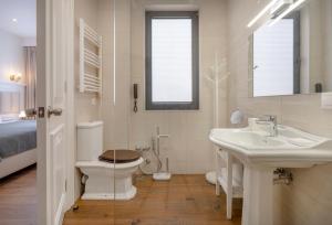 Koupelna v ubytování Iris Hotel