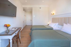 Postel nebo postele na pokoji v ubytování Iris Hotel