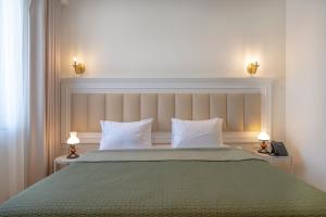 Postel nebo postele na pokoji v ubytování Iris Hotel