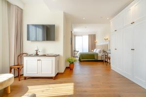 TV a/nebo společenská místnost v ubytování Iris Hotel