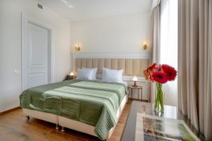 Postel nebo postele na pokoji v ubytování Iris Hotel