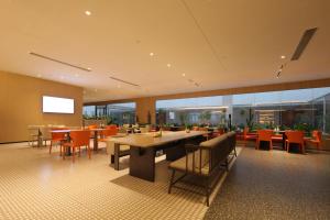 Restoran või mõni muu söögikoht majutusasutuses Ramada by Wyndham Wuhan Wangjiawan