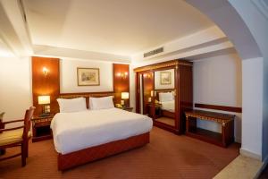 Ένα ή περισσότερα κρεβάτια σε δωμάτιο στο Azal Pyramids Hotel