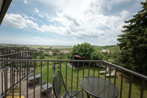 A balcony or terrace at Weingut & Gästehaus zum Seeblick - Familie Sattler