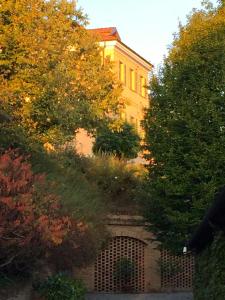 A garden outside B&B Il Quadrifoglio