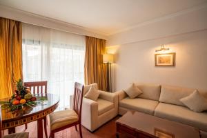 Χώρος καθιστικού στο Azal Pyramids Hotel