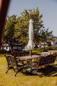 a table with a white umbrella on top of it at Pokoje Marzena in Ochotnica Górna