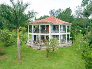 Nile Retreat - Luxury Villa in Jinja外面的花园