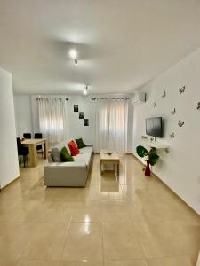 TV a/nebo společenská místnost v ubytování “SMILE NERJA” chic apartment with WIFI, 4 guests