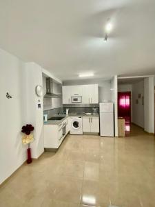 Kuchyň nebo kuchyňský kout v ubytování “SMILE NERJA” chic apartment with WIFI, 4 guests
