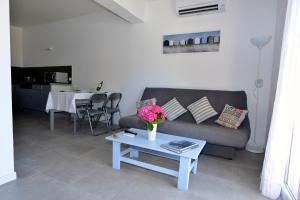 Posezení v ubytování Corsicadream Barbicaja, superbe appartement dans villa, vue panoramique mer, piscine, proche Porticcio