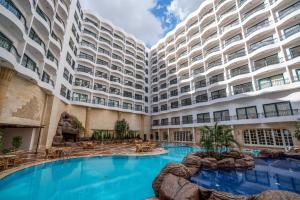 Πισίνα στο ή κοντά στο Azal Pyramids Hotel