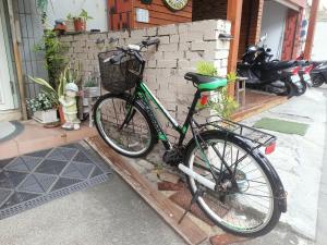 a bike is parked next to a brick wall at 七十腳落背包客棧 in Green Island