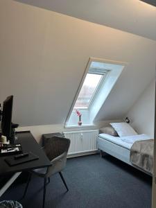 Postel nebo postele na pokoji v ubytování VISIONHOUSE Hotel