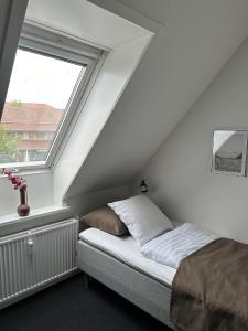 Postel nebo postele na pokoji v ubytování VISIONHOUSE Hotel