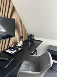 TV a/nebo společenská místnost v ubytování VISIONHOUSE Hotel