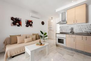 Dapur atau dapur kecil di Rd Berrocal Wifi Aire acondicionado
