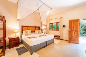 Säng eller sängar i ett rum på Bayete Guest Lodge