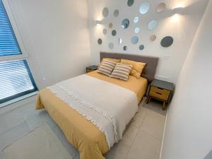 Postel nebo postele na pokoji v ubytování Hola Blanca - Sea, Golf, Chill + 39 fotografií