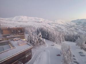 an aerial view of a resort in the snow at Le petit Miraline in Villarembert