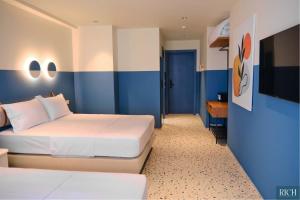 TV a/nebo společenská místnost v ubytování Rich Boutique Hotel