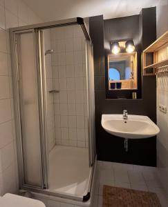 Ένα μπάνιο στο Ferienwohnung im Burghotel +18 φωτογραφίες