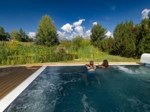 Bazén v ubytování Hotel International nebo v jeho okolí