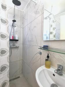 Koupelna v ubytování Loft for 2 in Rhodes town near Elli beach