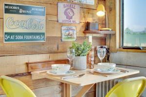 Fotografie z fotogalerie ubytování The Shepherds Hut v destinaci Holburn
