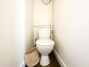 a bathroom with a white toilet in a room at Suite Nairobi in Villeurbanne