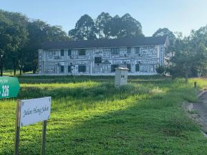 a large white building with a sign in front of it at 2D Fantastic Villa Best HomeStay in Kampong Alor Gajah