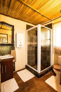 A bathroom at Indalu Game Reserve