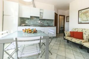 Kuchyň nebo kuchyňský kout v ubytování Lo Scoglio - Goelba + 6 fotografií