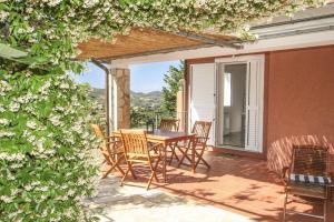 Balkón nebo terasa v ubytování Lo Scoglio - Goelba