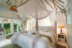 Tempat tidur dalam kamar di La Santa Rosa