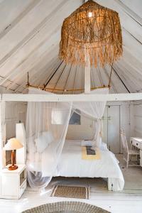 Tempat tidur dalam kamar di La Santa Rosa