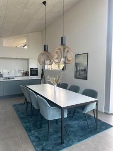 Gallery image of Fantastisk store terrasser med havudsigt og udespa in Hjørring