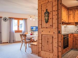 Kuchyň nebo kuchyňský kout v ubytování Apartment Chesa Polaschin B - B10 - Sils by Interhome