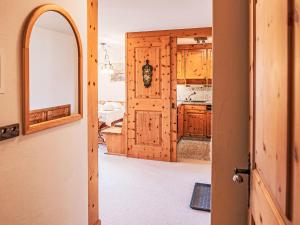 Koupelna v ubytování Apartment Chesa Polaschin B - B10 - Sils by Interhome