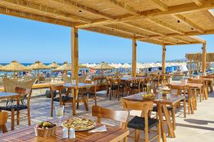 Restaurace v ubytování Sirens Beach & Village