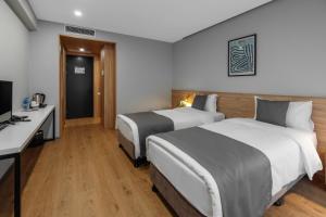 Postel nebo postele na pokoji v ubytování Hotel Memoir Kazbegi by DNT Group