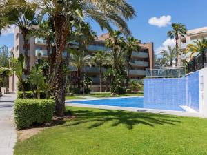Bazén v ubytovaní Apartment Aquaria Atico by Interhome alebo v jeho blízkosti