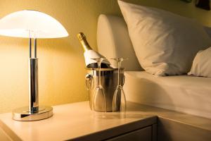 Postel nebo postele na pokoji v ubytování Hotel & Bildungszentrum Matt