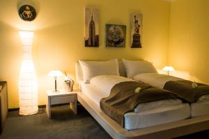 Postel nebo postele na pokoji v ubytování Hotel & Bildungszentrum Matt