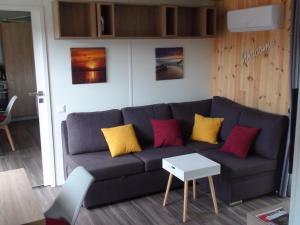 Posezení v ubytování Holiday Home Tiny Haus Petra by Interhome